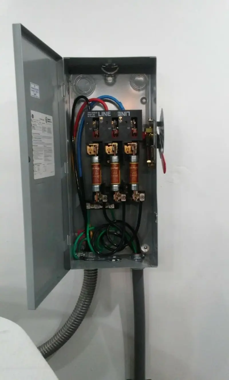 Three-phase disconnect switch installed for Electrical Wiring & Rewiring in Gonzalez